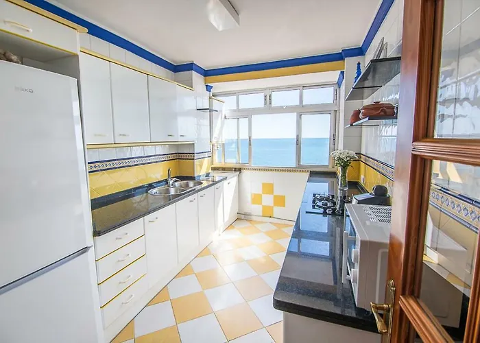 Piso Primera Linea De Playa * Málaga