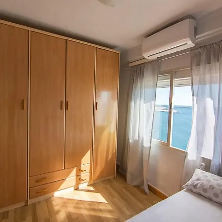 Piso Primera Linea De Playa شقة مالقة